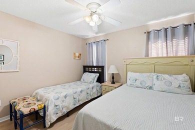 Beautifully furnished and recently updated, this three-bedroom - photo 29