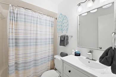 Beautifully furnished and recently updated, this three-bedroom - photo 30