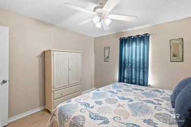 Beautifully furnished and recently updated, this three-bedroom - photo 36