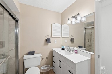 Beautifully furnished and recently updated, this three-bedroom - photo 38