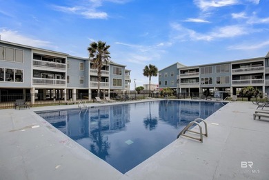 Beautifully furnished and recently updated, this three-bedroom - photo 42