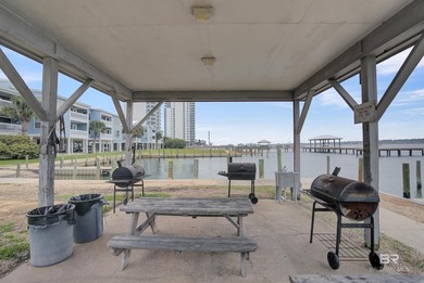 Beautifully furnished and recently updated, this three-bedroom - photo 44