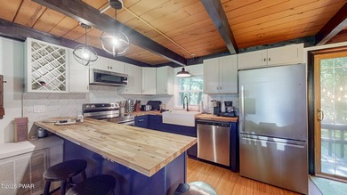 Escape to the country in this fully furnished Pocono retreat - photo 3