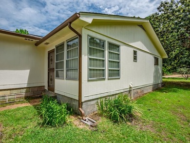 This house in move in ready. If you like hunting and fishing - photo 6