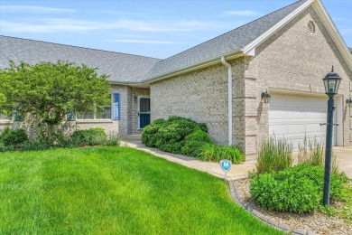 Lake Townhome/Townhouse For Sale in Mahomet, Illinois