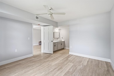 Spacious 2-bedroom, 2-bath condo in the heart of Davie! Ideally - photo 11