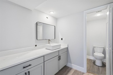Spacious 2-bedroom, 2-bath condo in the heart of Davie! Ideally - photo 12