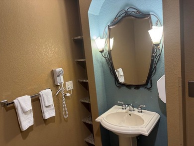 This condo is one of the larger three bedrooms (over 2,000 sq - photo 24