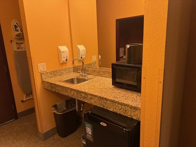 This condo is one of the larger three bedrooms (over 2,000 sq - photo 33