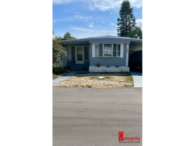 FULLY RENOVATED 2 BEDROOM, 2 BATHROOM HOME Located less than 10 - photo 2
