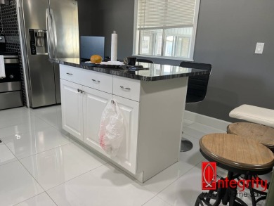 FULLY RENOVATED 2 BEDROOM, 2 BATHROOM HOME Located less than 10 - photo 3