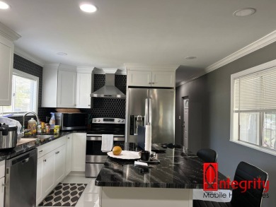 FULLY RENOVATED 2 BEDROOM, 2 BATHROOM HOME Located less than 10 - photo 4