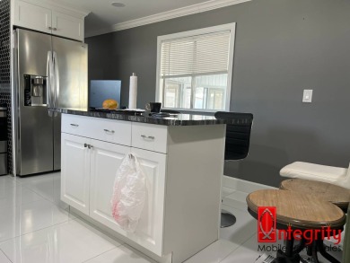 FULLY RENOVATED 2 BEDROOM, 2 BATHROOM HOME Located less than 10 - photo 5