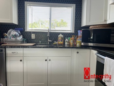 FULLY RENOVATED 2 BEDROOM, 2 BATHROOM HOME Located less than 10 - photo 9