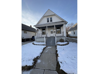 Detroit River Home For Sale in Wyandotte Michigan