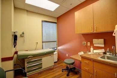 Prestigious Medical Office Building for Sale or Lease in - photo 8