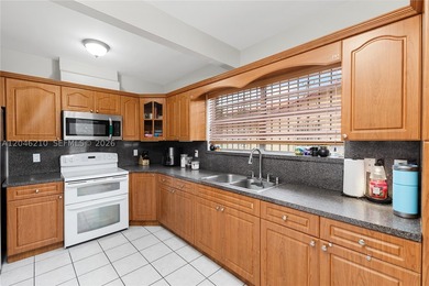 Stunning location! This duplex is a hidden gem, perfectly - photo 25