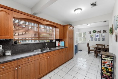 Stunning location! This duplex is a hidden gem, perfectly - photo 26