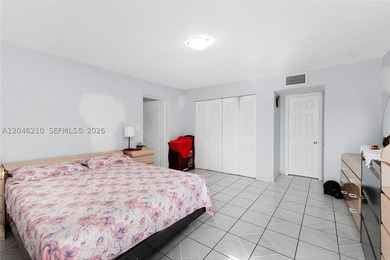 Stunning location! This duplex is a hidden gem, perfectly - photo 32