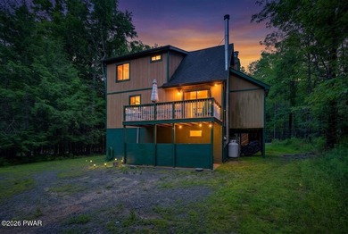 Tucked away in the sought after Hideout community sits this 3 - photo 3