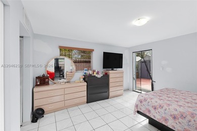 Stunning location! This duplex is a hidden gem, perfectly - photo 35