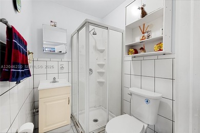Stunning location! This duplex is a hidden gem, perfectly - photo 40