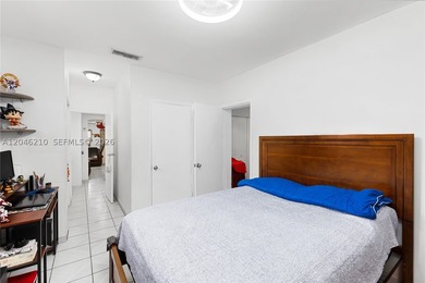 Stunning location! This duplex is a hidden gem, perfectly - photo 41