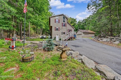 Beautifully updated 3BR/3BA home situated on over an acre in - photo 4