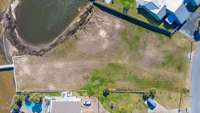 A rare stretch of North Bay shoreline sets the stage for - photo 25