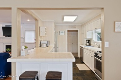 Welcome to your ultimate lakeside retreat on the coveted shores - photo 8
