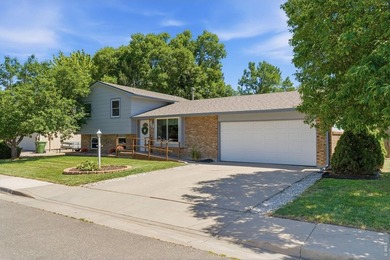 No HOA, No Metro! Pride of ownership shines in this - photo 2