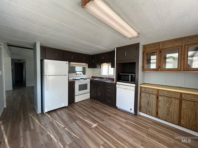 Welcome to AFFORDABLE housing in a well-maintained and - photo 6