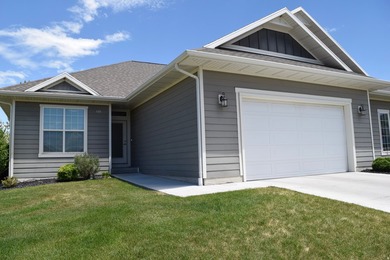 Beautiful, Cozy Rambler with Privacy AND One level living with - photo 1