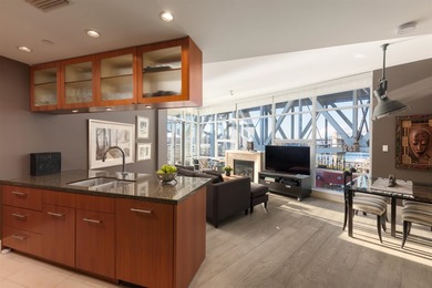 Rising along the seawall in Yaletown's Beach District, Silver - photo 11