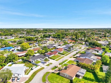Modern vibes, smart upgrades! Tastefully updated 3-bedroom - photo 11