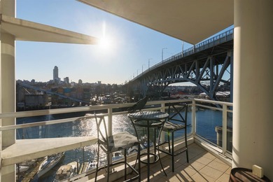 Rising along the seawall in Yaletown's Beach District, Silver - photo 20