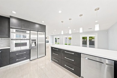 Modern vibes, smart upgrades! Tastefully updated 3-bedroom - photo 23