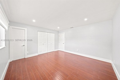 Modern vibes, smart upgrades! Tastefully updated 3-bedroom - photo 27