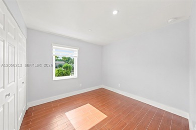 Modern vibes, smart upgrades! Tastefully updated 3-bedroom - photo 31