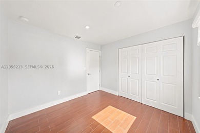 Modern vibes, smart upgrades! Tastefully updated 3-bedroom - photo 32