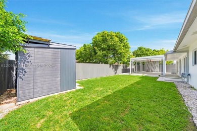 Modern vibes, smart upgrades! Tastefully updated 3-bedroom - photo 39