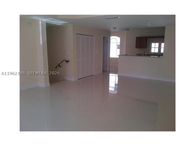 Nice Tri - Level Townhouse in Aventura! Excellent Location near - photo 4