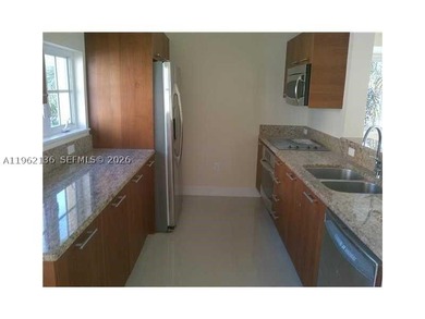 Nice Tri - Level Townhouse in Aventura! Excellent Location near - photo 5