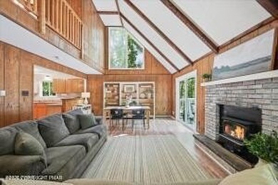 Beautifully maintained, thoughtfully updated, and truly move-in - photo 6