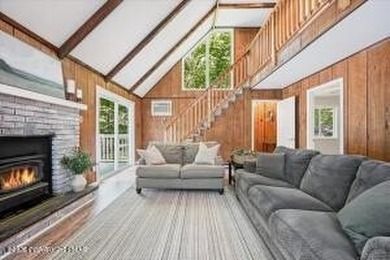 Beautifully maintained, thoughtfully updated, and truly move-in - photo 10