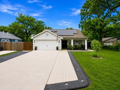 Stunning, move-in-ready 3-bedroom, 2-bath home in Lake Worth - photo 3