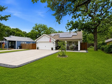 Stunning, move-in-ready 3-bedroom, 2-bath home in Lake Worth - photo 5