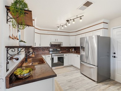 Stunning, move-in-ready 3-bedroom, 2-bath home in Lake Worth - photo 9