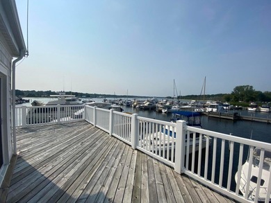 Ellenwood Landing Marina offers members two clubhouses with - photo 15