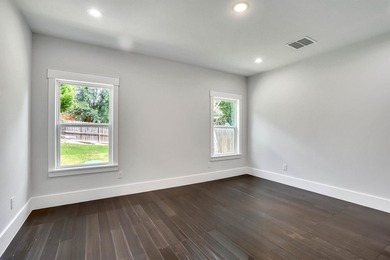 Beautiful new Well-Built Home, on an oversized corner lot - photo 27